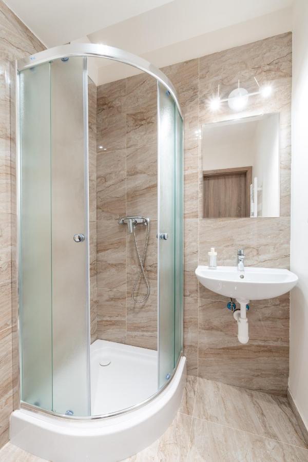 Studio Brand New Apartment #28 In New Building With Free Parking In City Center Prag Exterior foto